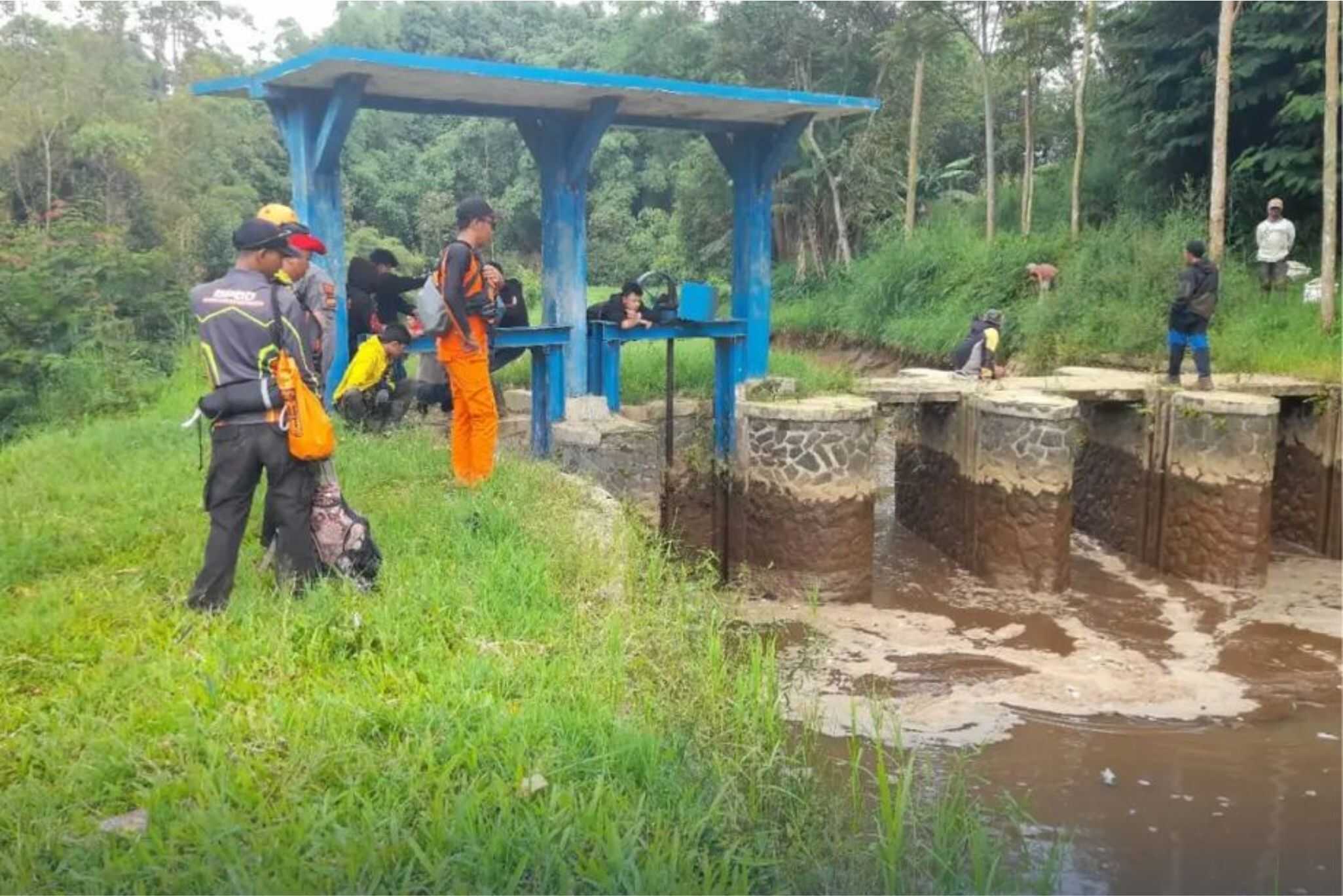 Tim SAR Cari Pemuda yang Diduga Hanyut Terseret Sungai Cisaat di Cigedug Garut